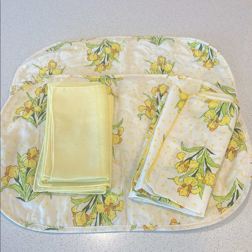 Vintage Floral Yellow Kitchen Set of 2 placemats 4 napkins - Picture 11 of 11